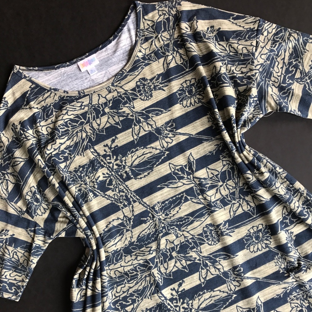 XL top Lularoe Irma T